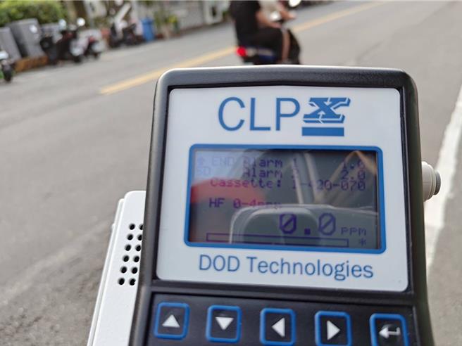 新北市环保局21日表示，民眾担心的氟化氢，也就是俗称的「化骨水」，经于现场及下风处及邻近水体等多点位进行仪器检测，空气与水体中的浓度皆为零，请民眾勿恐慌。（新北市环保局提供）