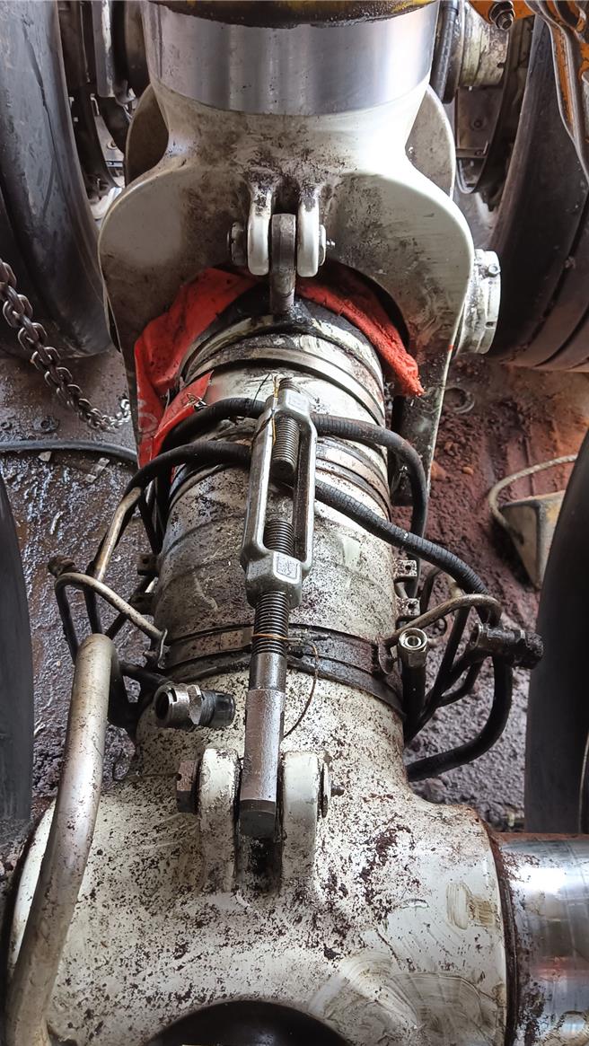 桃园市劳检处调查华航维修员遭夹死意外，发现是设备拆除时未依SOP将残压卸除，除勒令停工，依法开罚3万到30万元，也将移送桃检究责。(翻摄照片／蔡依珍桃园传真)