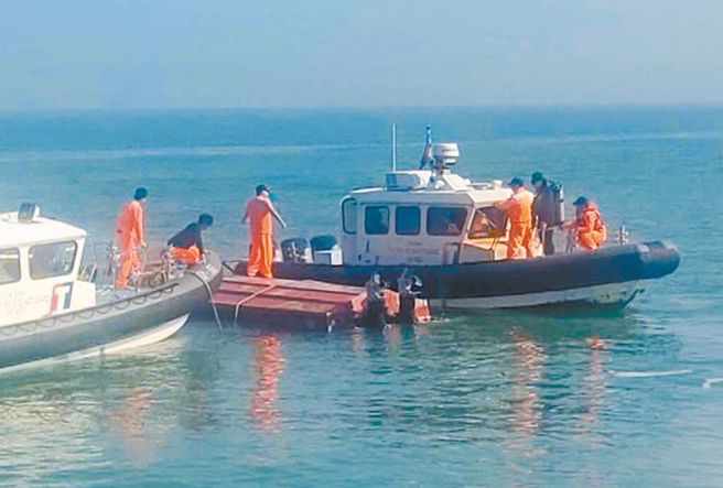 陸籍快艇越界捕撈，造成2名漁民死亡，引發台海情勢緊張，金門地檢署朝過失致死罪嫌偵辦。（圖／海巡署金馬澎分署提供）