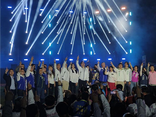 桃园灯会21日在南昌森林运动公园、虎头山新创园区开幕，桃园市长张善政除邀请民眾逛灯会。（赖佑维摄）