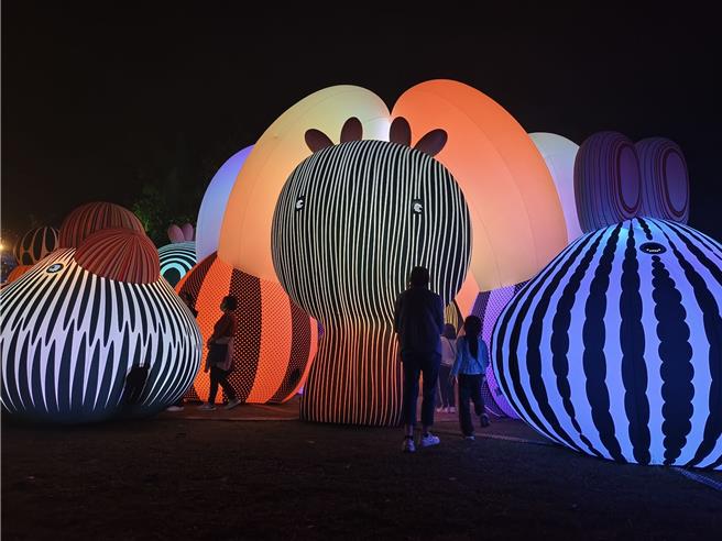 桃园灯会21日在南昌森林运动公园、虎头山新创园区开幕，桃园市长张善政除邀请民眾逛灯会。（赖佑维摄）