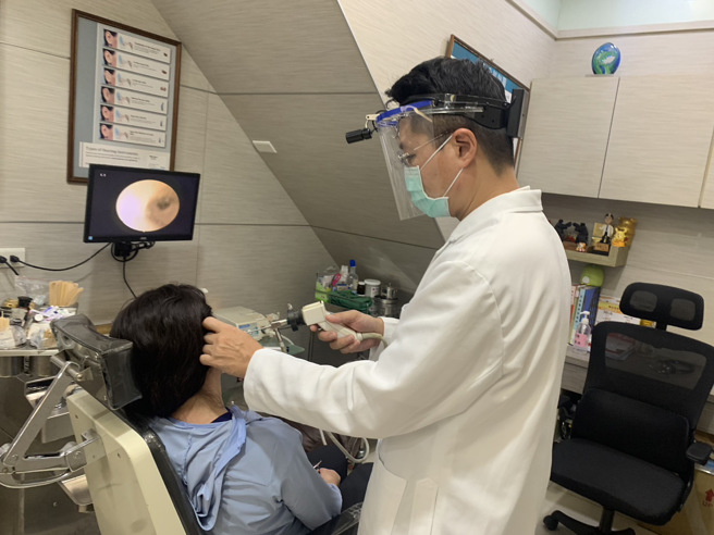 李瑞文医师提醒民眾若被大吼后，有听力下降情况应就医。（吴慧芬摄）