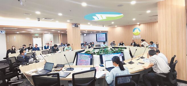 环境影响评估审查委员会专案小组20日审查「台9线苏花公路安全提升计画」及「国道5号衔接苏花改公路计画」。（林良齐摄）