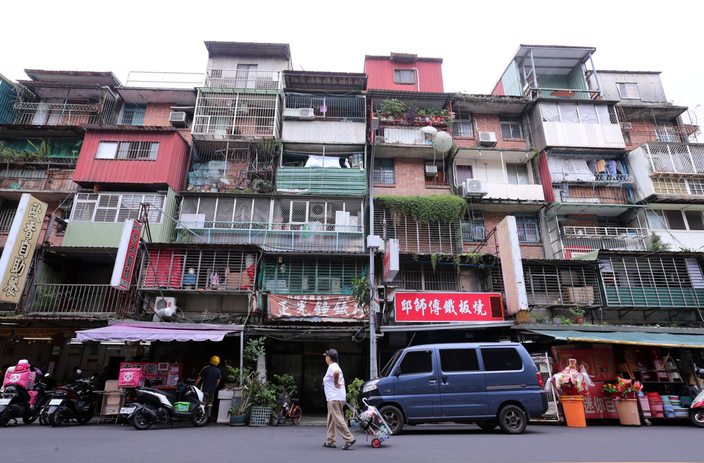 一名人妻坦言心急購入北市公寓，買貴了10%感到很後悔，釣出過來人分享。（示意圖／資料照）