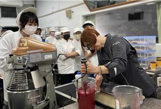 弘光科大邀請義大利冰淇淋大師 傳授製作訣竅