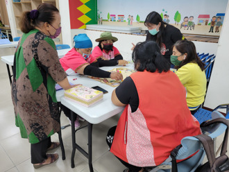 義守營養系走出教室 自創桌遊推衛教