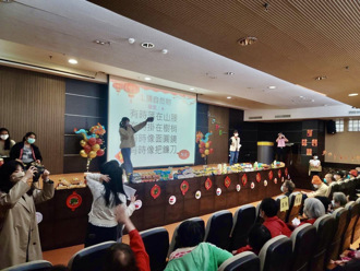 八療病友猜燈謎 多元復健模式慶元宵