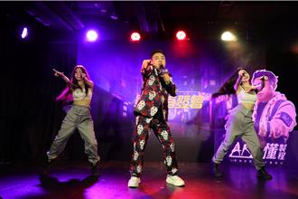 董至成昔牽手28歲網紅甜蜜約會 被兒子11字真心話狠狠傷害