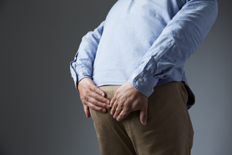 玻璃瓶滑進肛門 30歲男「衣架取物」 下場慘