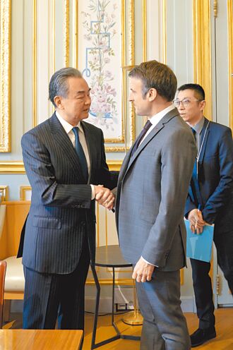 馬克宏見王毅 加強中法戰略協作