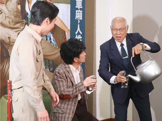 绿光创艺舞台剧《押解-菜鸟警察vs老扒手》，改编自文学大师段彩华经典小说《押解》，将在今年5月重新演出。（杜宜谙摄）