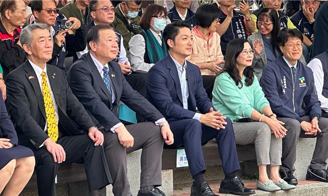 台北市長蔣萬安（中）22日表示，每一個相關機關都要檢討，對於懲處階層沒有設限，檢討報告出爐後「該負責、該懲處的一定會懲處」，自己會親自追蹤這個案子。（丁上程攝）