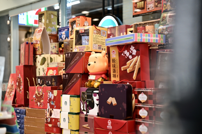 7-ELEVEn礼盒最低下杀3折，许多网友一早就到超商抢货。（图：shutterstock／达志）