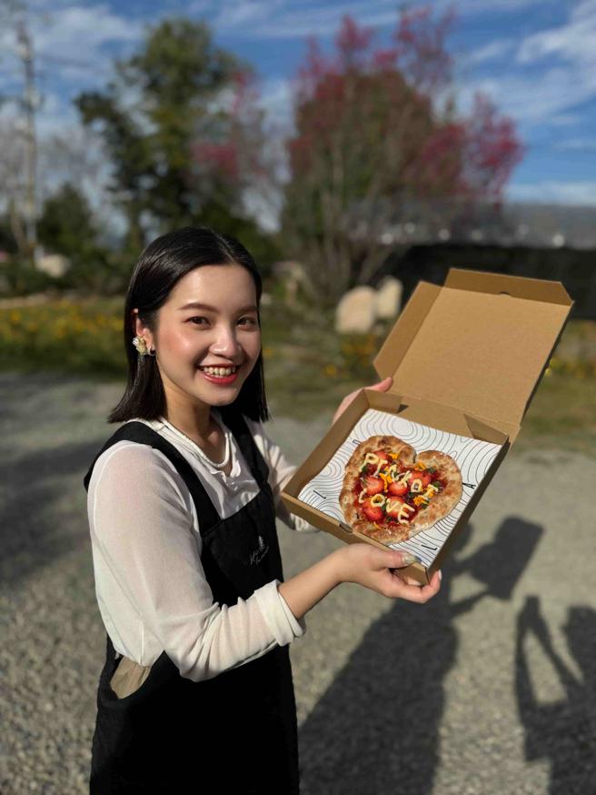 Pinko与苗栗的Lofi Land自然圈农场推出单日游的草莓体验活动，可从「幸福花」草莓园採摘。（古明弘摄）