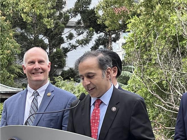 「美國與中國共產黨戰略競爭」特別委員會民主黨首席議員克利胥納莫提（Raja Krishnamoorthi）。（蔡宗穎攝）