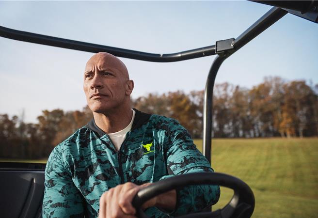 全新UA Project Rock训练装备，以巨石强森的Mana Farms为设计灵感，打造美式户外风格和野性色系服饰。（UNDER ARMOUR提供／朱世凯台北传真）