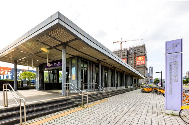 2大韓國偶像團體連續2周接力在國立體育大學開唱，桃捷公司備妥機捷加班車疏運計畫。（桃捷提供／蔡明亘桃園傳真）