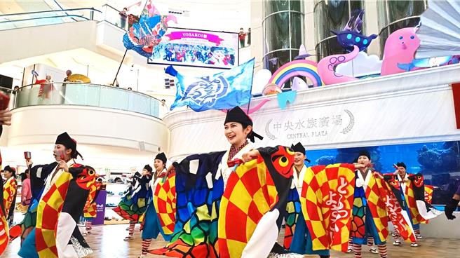 大葉高島屋邀請高知YOSAKOI夜來祭冠軍舞團於2月25日登台演出。（大葉高島屋提供／朱世凱台北傳真）