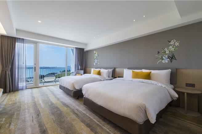 「一泊一食指定日」优惠，即日起至4月30日，不论平、旺日，双人入住「高级客房」4999元，旺日不加价。(将捷金郁金香酒店提供)