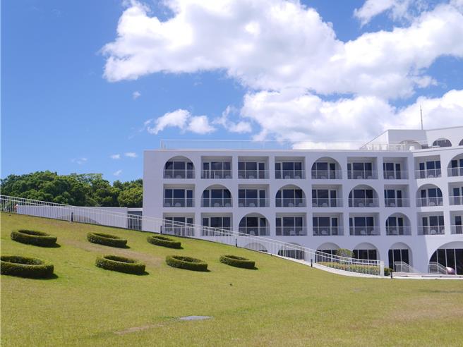 新北淡水河畔最美酒店「将捷金郁金香酒店」，对于旅宿、航空、媒体等同业加码推好康，入住「高级客房」免费升等「河景客房」。(将捷金郁金香酒店提供)