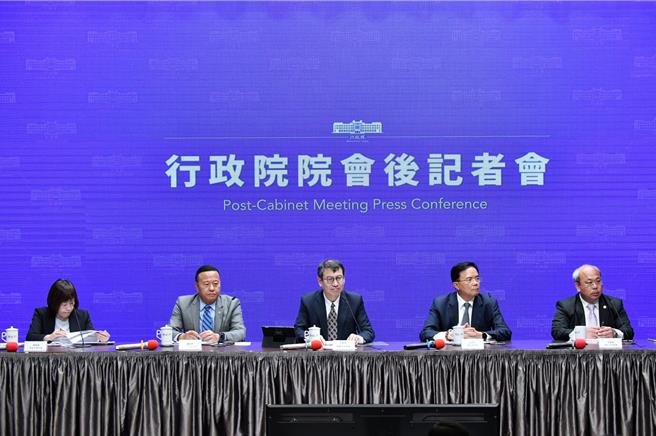 行政院会今日通过「陆海空军惩罚法」修正草案和「军人权益事件处理法」草案。（行政院提供）