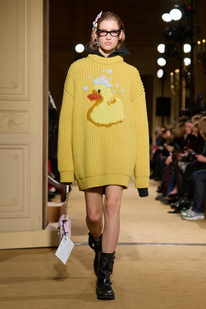 .像素化的图腾毛衣是讨论度很高的单品。（COACH提供）