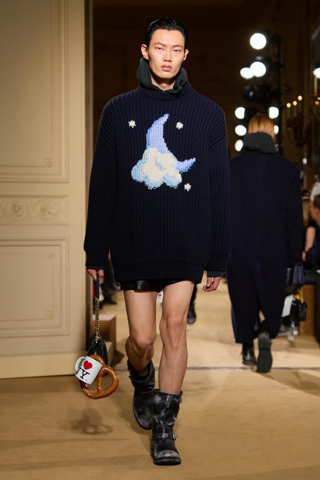 .像素化的图腾毛衣是讨论度很高的单品。（COACH提供）