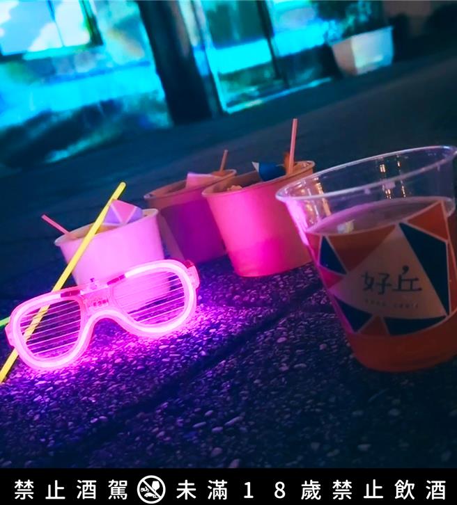 「光电(耶)派对」活动现场推出特制「光电组」套餐，前50名购买限定套餐，可获得限量酷炫光电萤光配件1只。(好丘Good Cho’s提供)