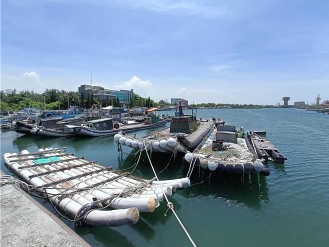 云林县口湖乡公所邀海洋大学针对箔子寮传统渔港，规画转型为观光渔港可行性，22日乡长李龙飞表示箔子寮渔港距澎湖最近，地理位置在台湾西海岸中间，只要解决淤沙问题，便可打造一处国际级的观光渔港。（本报资料照片）