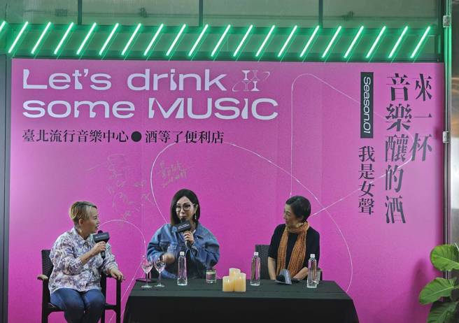 陈美凤(图中)昨(22)日出席北流举办《来一杯音乐酿的酒 我是女声》音乐会。(游定刚拍摄)