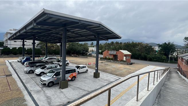 台東縣成功鎮公所興建多功能第一停車場，有代表質疑造價過高。（蔡旻妤攝）