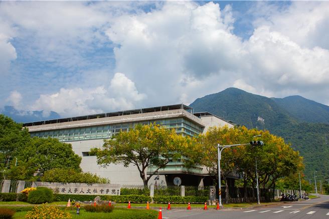 花莲慈济大学与慈济科技大学今年8月合併后，仍会保留原科大的现有学制，共有854个招生名额，提供国中、高中职学生就读机会。（慈济大学提供／罗亦晽花莲传真）