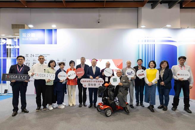 文化部長史哲（左7）見證文策院與8家出版社的合作，希望從源頭開發台灣原創IP。（文策院提供／李怡芸台北傳真）