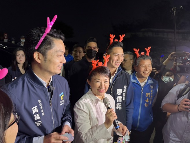 台北市長蔣萬安前往台中與「藍營一姐」台中市長盧秀燕相見歡。盧、蔣被視為藍營明日之星，更是2028總統熱門人選。（圖／讀者提供）