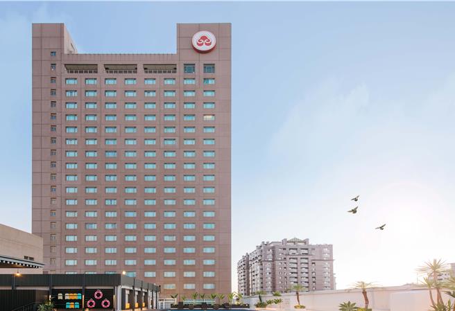 高雄福華大飯店指出，歡慶榮獲台灣觀光金獎，推出客房及餐飲等優惠活動。（業者提供）