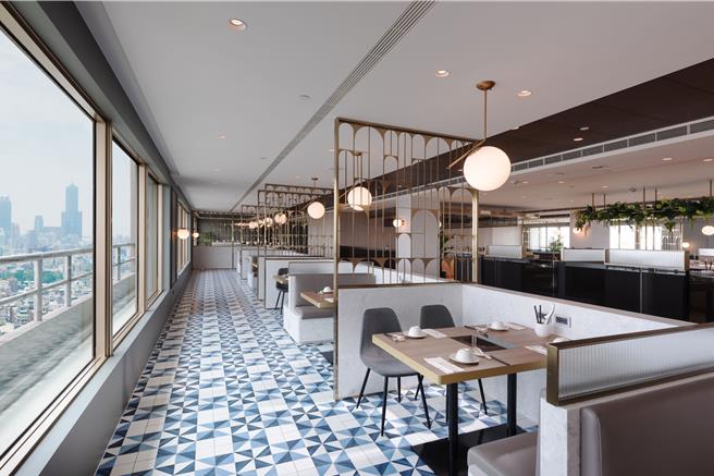 高雄福華大飯店指出，歡慶榮獲台灣觀光金獎，推出客房及餐飲等優惠活動。（業者提供）