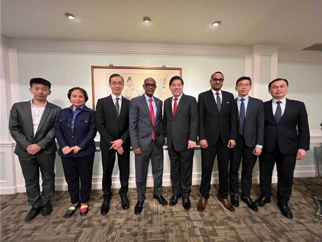 外交部常務次長陳立國22日中午在外交部款宴索馬利蘭共和國漁業及海岸發展部長穆拉比（Hon. Rabi Sharif Abdi Mohamed）。（外交部提供）