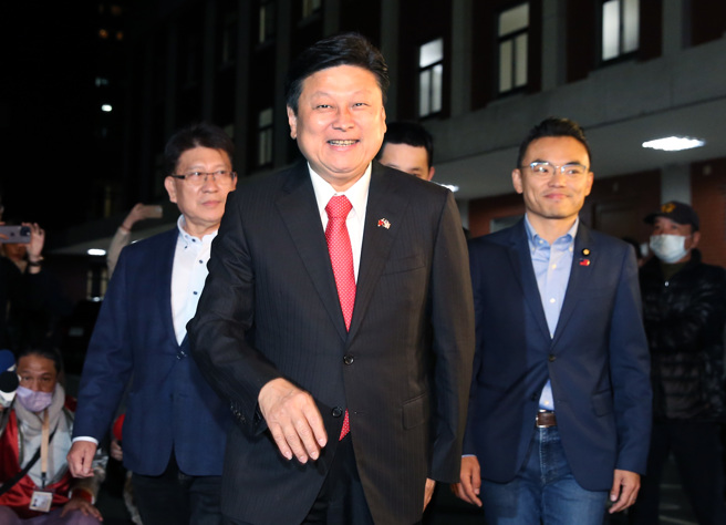 国民党立法院党团书记长洪孟楷（右起）、总召傅昆萁、首席副书记长林思铭22日前往立法院康园与民眾党主席柯文哲及党团三长餐叙。（姚志平摄）