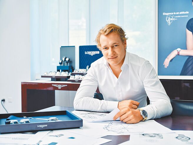 滑雪傳奇選手Marco Odermatt 參與浪琴表Conquest聯名表款的設計。（Longines提供）