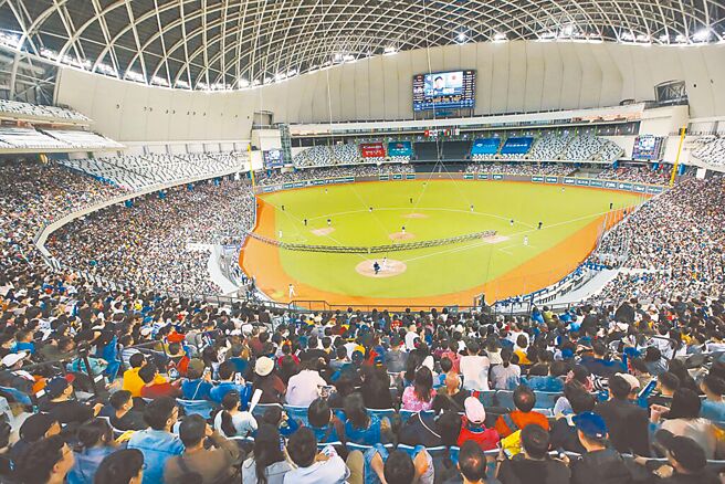 台北大巨蛋去年落成啟用，中職各隊都有「攻蛋」的想法，中華職棒預估大巨蛋今年有望進行30場中職賽事。（本報資料照片）