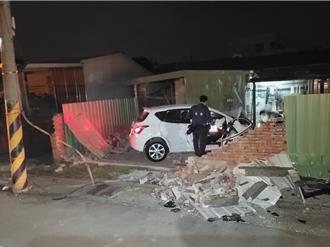 「砰」的一聲！女子酒駕撞進民宅 圍牆傾毀屋主被嚇醒