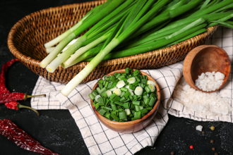 媳婦為吃素婆婆準備一桌菜卻被倒光 網一看秒懂：故意的吧