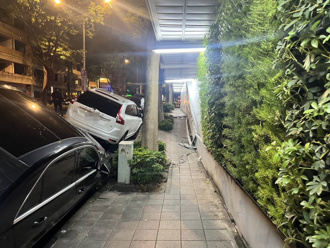 北市慶城街晚間驚傳工地地層下陷 現場畫面曝光