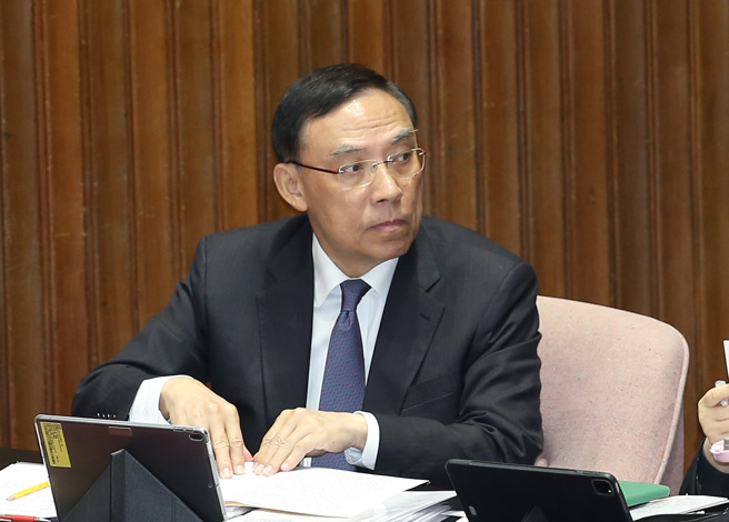 針對中國漁船日前在金門違法越界捕魚，我方海巡追緝時翻覆導致2死事件，法務部長蔡清祥23日表示金門地檢署第一時間就分案調查，至於事實真相如何，金門地檢署會用最快速度查明。（姚志平攝）