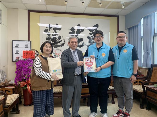 花莲门诺医院寿丰分院今年与花莲市公所合作，打造失智友善社区，未来将有10个邻里、19个福气站加入失智友善组织行列，提高社区对失智症的认识和应对能力。（门诺医院提供／罗亦晽花莲传真）