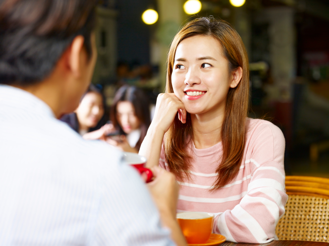 双子、射手、巨蟹及天秤女性顏值高又不做作，容易吸引异性注意，爱上后会越陷越深。（示意图：shutterstock／达志） 