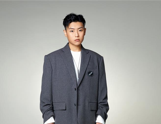 孫王力推出新歌〈難過嗎〉。（環球音樂提供）