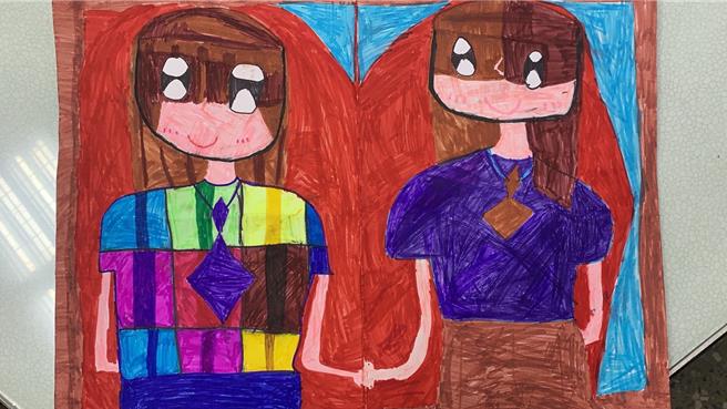 彰化县伸港乡陈姓国小3姊弟22日晚间走在斑马线遭车撞飞造成2重伤1轻伤，陈家姊姊曾画了１幅与妹妹手牵手的画作。（校方提供／孙英哲彰化传真）