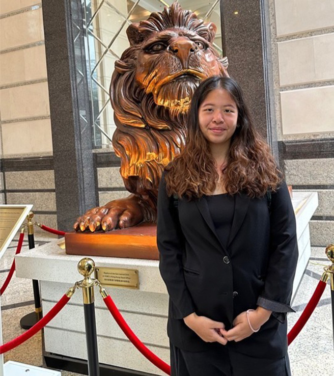 城大金融系大四的张芯瑀同学表示，申请时首先学测要通过顶标门槛，在递交申请时还提供高中成绩、自传、课外活动、比赛证明以供审查。(照片/张芯瑀提供)