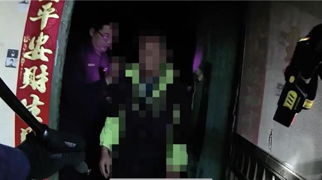 郭嫌22日在台南市学甲区犯下杀人案一小时后，在住处遭警方逮捕。（读者提供／程炳璋台南传真）